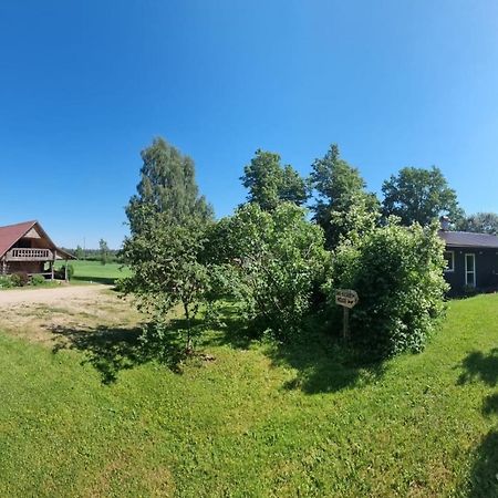 "Ziedkalni" Villa Bīriņi Bagian luar foto