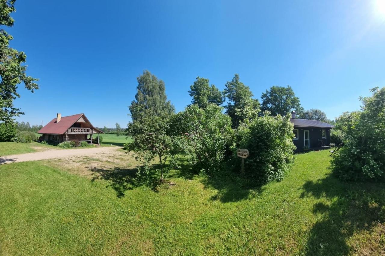 "Ziedkalni" Villa Bīriņi Bagian luar foto