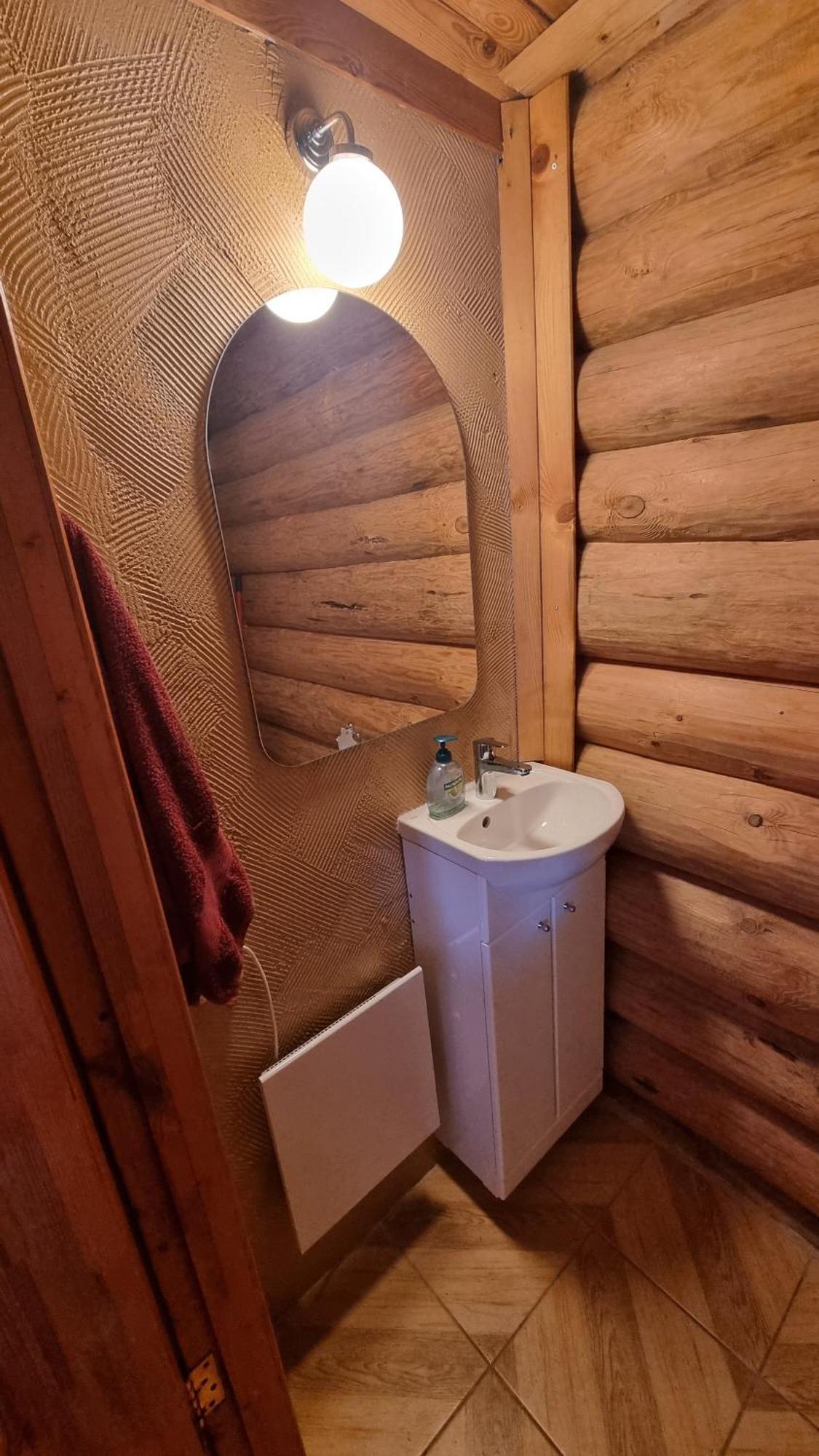 "Ziedkalni" Villa Bīriņi Bagian luar foto
