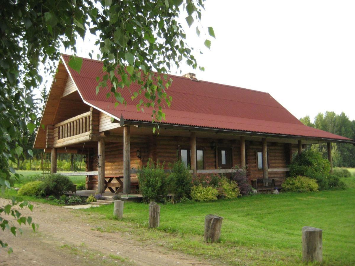"Ziedkalni" Villa Bīriņi Bagian luar foto