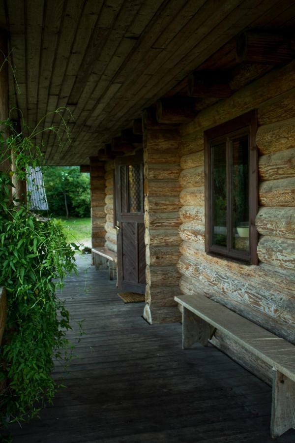 "Ziedkalni" Villa Bīriņi Bagian luar foto