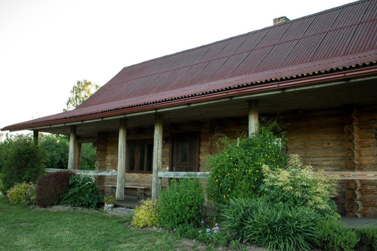 "Ziedkalni" Villa Bīriņi Bagian luar foto