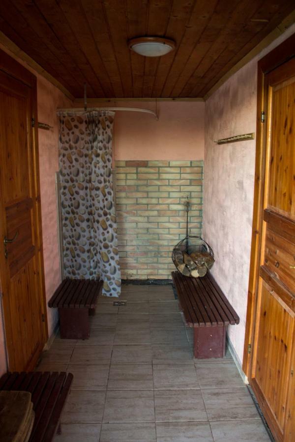"Ziedkalni" Villa Bīriņi Bagian luar foto